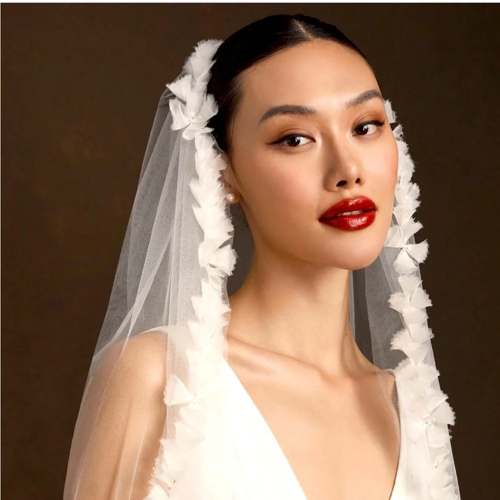 A.B. Ellie Tufts Chapel Veil - Picture 1 of 8